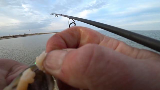Ловля бычка на Черном море весной 2021 / SEA FISHING / Лазурное смотреть онлайн