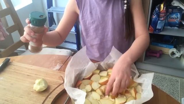 А что на сладкое? #2
Яблочный пирог на творожной основе ???