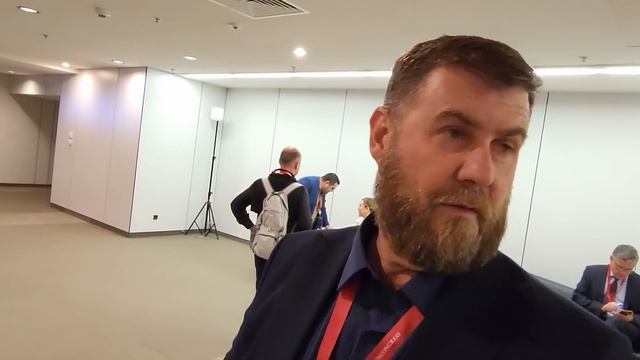 Bearly Speaking at the Russian Economic Forum смотреть онлайн
