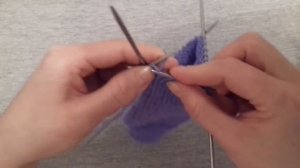 Варежки классические. Варежки спицами. Вяжем варежки простой способ.