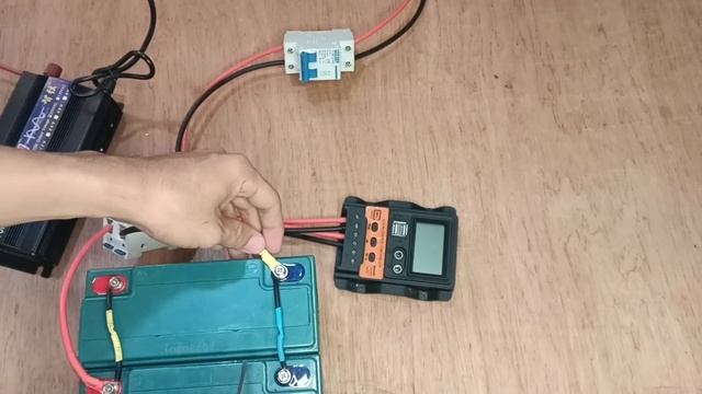 Paano Gumawa ng DIY 100w Solar Panel With 12v 50ah Battery Setup for Beginners смотреть онлайн