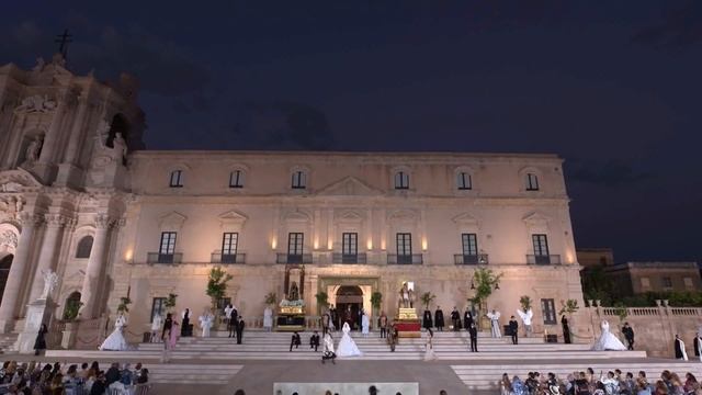 Deva Cassel & Leni Klum Walk for Dolce & Gabbana Alta Moda 2022 смотреть онлайн