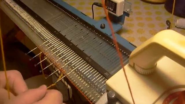 Яркий узор на вязальной машине Нева-5