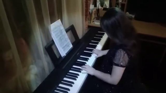 Я играю на фортепиано И.С.Баха маленькую прилюдию до мажор. Мой канал будет наполовину музыкальный смотреть онлайн