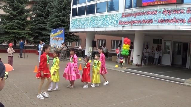 Праздник "Счастливое детство" на Красной площади г.Давлеканово. смотреть онлайн
