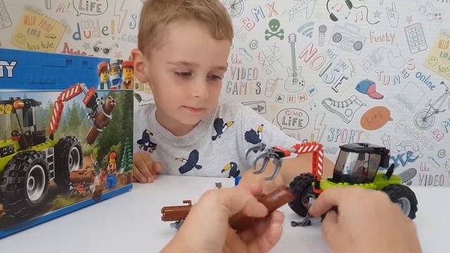 Конструктор LEGO City Лесоповальний трактор (60181) смотреть онлайн