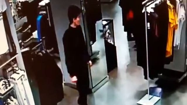 Подозреваемый в краже в магазине ADIDAS в Братске смотреть онлайн