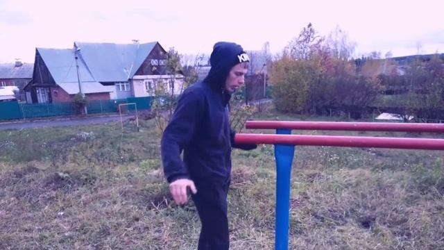 Отжиматься на брусьях 25-30? Изи. смотреть онлайн