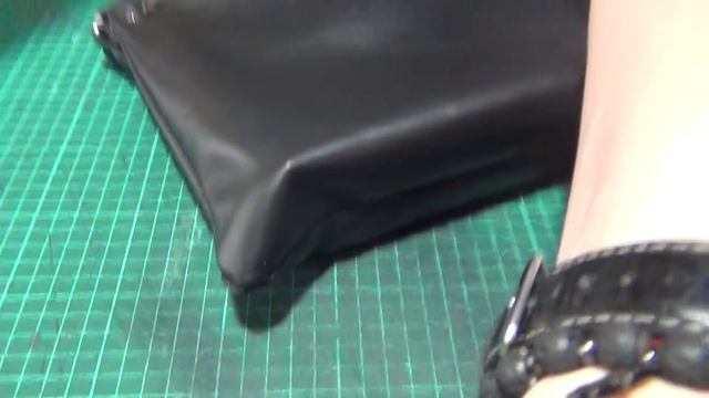 Простенькая. Женская. Сумочка.  Из кожи:)))