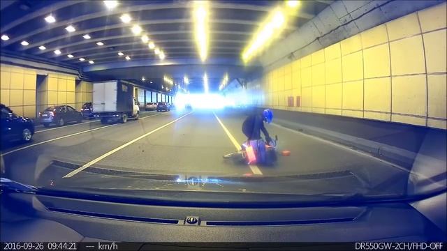 У неведомого чуда лопнуло колесо. смотреть онлайн