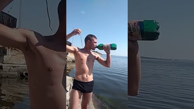 ШОК!!! ЕМ ЗМЕЮ!!!! ДИКАЯ ВЕЩЬ!!!