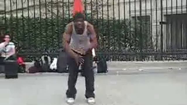 Dup(01)Невероятный танец уличного танцора в Париже