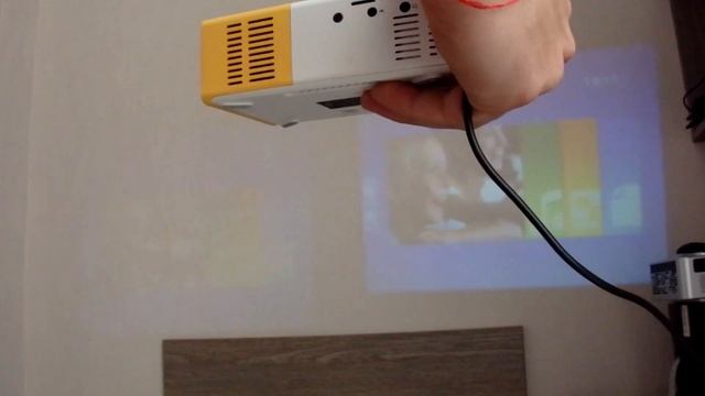 Портативный проектор YG-300. Работает от внешнего аккумулятора power bank? смотреть онлайн