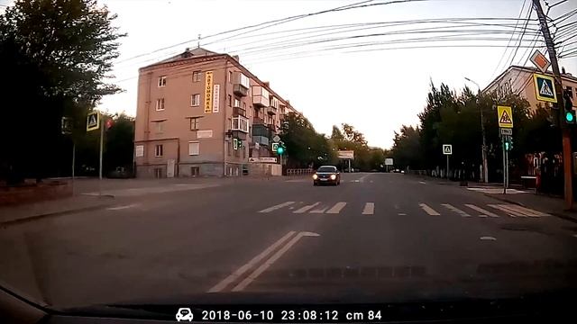 Axper Universal – регистратор-зеркало на Android (10 в 1) смотреть онлайн