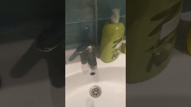 ЧТО БУДЕТ ЕСЛИ МИКРОФОН ПОЛИТЬ ВОДОЙ??? смотреть онлайн