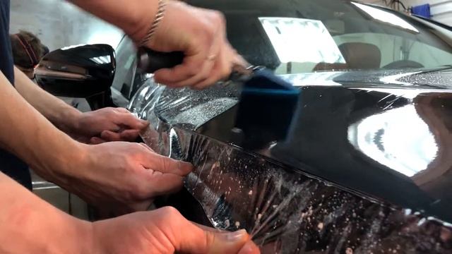 Как защитить новый автомобиль от сколов и царапин. Показываем на примере Мерседес. смотреть онлайн