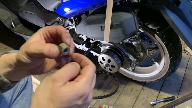 Quantum 50(125). Вариатор и его компоненты. смотреть онлайн