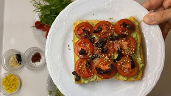 ? 1 AVOKADO İLE 4 EKMEK ÜSTÜ AVOKADO TARİFİ ?Avokado Tost - Avokadolu Tarifler - Çiçekintarifleri