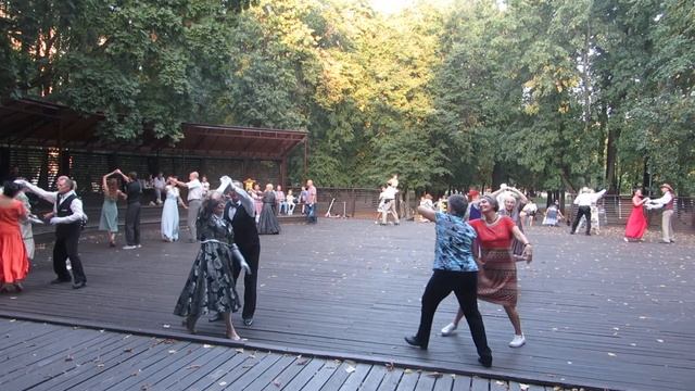 Вальс "Анастасия". Бал "Кураж" в Перовском парке 29.08.2022 смотреть онлайн