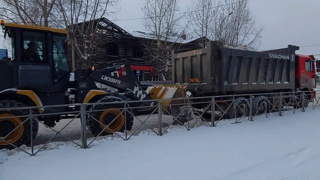 НОВОСИБИРСК/МЭР ЛОКОТЬ ПОСТАВИЛ ЗАДАЧУ ЗА ДЕНЬ УБРАТЬ СНЕГ ВЫПАВШИЙ 13.12.22/СПРАВЯТСЯ ЛИ ДОРОЖНИКИ смотреть онлайн