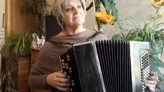 Заглянул на минутку послушать звучание старого мастерового баяна. смотреть онлайн