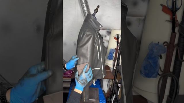 Покраска кожаной куртки своими руками невозможно! Мастер по реставрации кожии смотреть онлайн