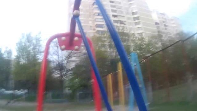 VLOG качели на детской площадке катаемся на качели смотреть онлайн