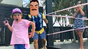В НАСТОЯЩЕМ ДОМЕ Привет Сосед! Ксюшу схватил сосед! Челлендж hello neighbor в реальной жизни!
