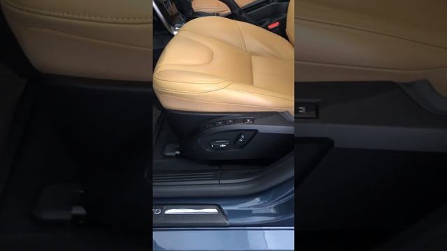 Volvo V40 MOMENTUM 2018 смотреть онлайн