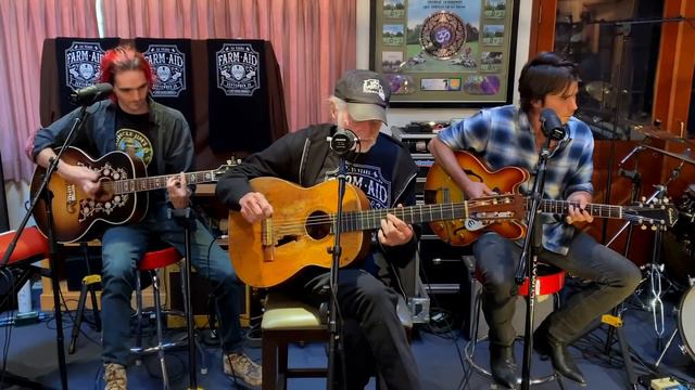 Willie Nelson and The Boys - On the Road Again (Farm Aid 2020 On the Road) смотреть онлайн