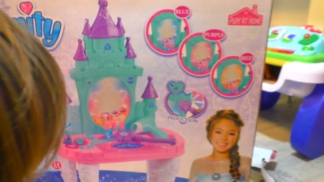 ЧТО ПОДАРИЛ ДЕД МОРОЗ ? РАСПАКОВКА ПОДАРКОВ НА НОВЫЙ ГОД ДЛЯ ДЕТЕЙ KINDER MAXI ЦЕЛАЯ КУЧА ПОДАРКО смотреть онлайн