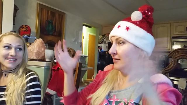 США РУССКИЕ СНЕГУРОЧКИ В АМЕРИКЕ С НОВЫМ 2017 ГОДОМ!ОТКРЫВАЕМ ПОДАРКИ. смотреть онлайн