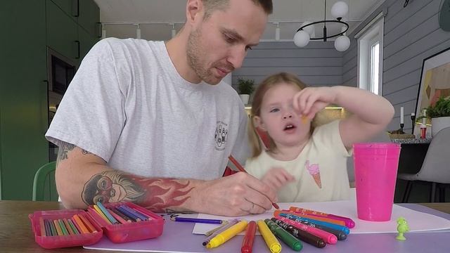 Рисуем с Василисой бабочку и змею карандашами и фломастерами смотреть онлайн