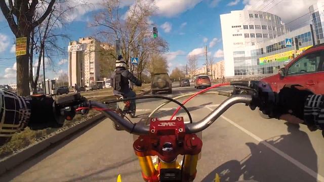 На питбайке по городу смотреть онлайн