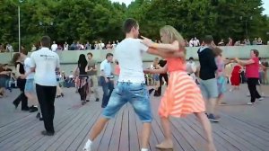 уличные танцы без трусиков