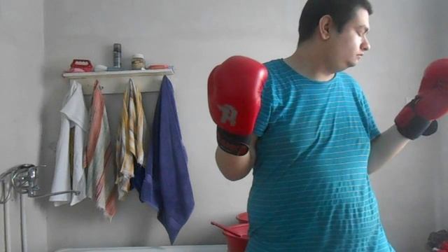 Тренируемся в боксёрских перчатках смотреть онлайн