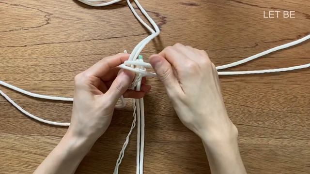 DIY | macrame key chain crown knot | 마크라메 키 체인 왕관 매듭 смотреть онлайн
