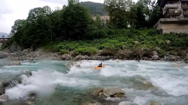Descente en kayak #5 - Descente en Valsesia - partie 2 смотреть онлайн