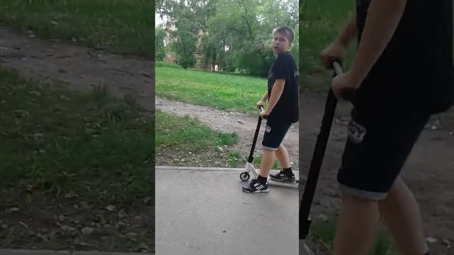 Базовые трюки на самокате смотреть онлайн