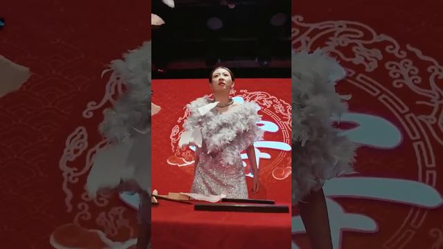 女孩嫁給一個窮保安，前任特地帶著新歡來嘲笑，哪料窮保安真實身份是集團總裁，見面第一眼立馬灰溜溜逃走#熱播短劇#霸道總裁#甜寵#逆襲#chinesedramaengsub смотреть онлайн