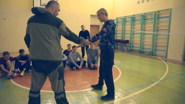 Захват за руку. Тактический рукопашный бой