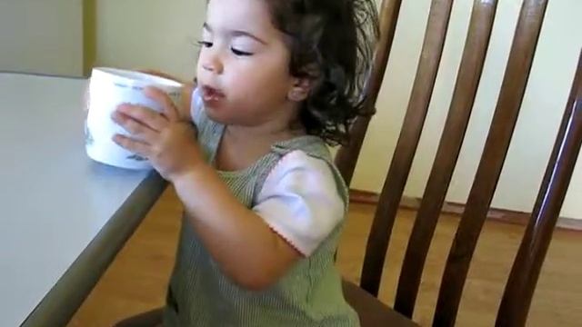 Сяма подмигивает двумя глазами смотреть онлайн