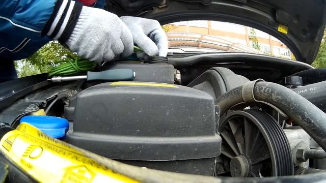 Крышка бачка ГУР развалилась и запчасти упали в бачок. Как достать? смотреть онлайн