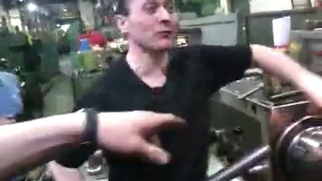 Как нарезают резьбу метчиком? смотреть онлайн