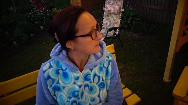 Вечер на даче. Много комаров. 6 соток в июле. смотреть онлайн