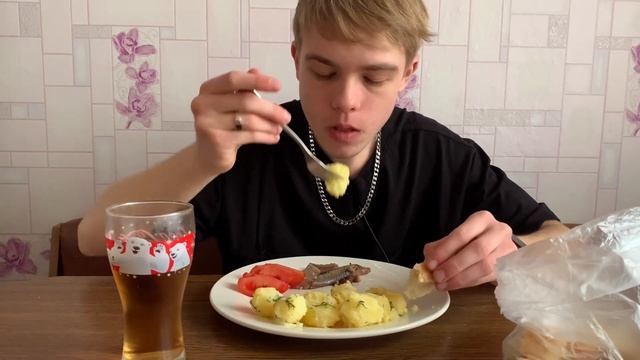 МУКБАНГ КАРТОШКА С РЫБКОЙ смотреть онлайн