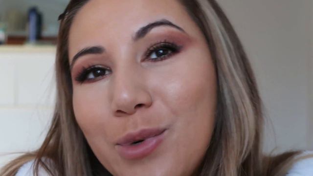 ICESKATING WITH GHOST FRAGRANCES & TRYING KIKO HOLIDAY MAKEUP | VLOGMAS DAY TEN | Mona's Eyes Beaut смотреть онлайн