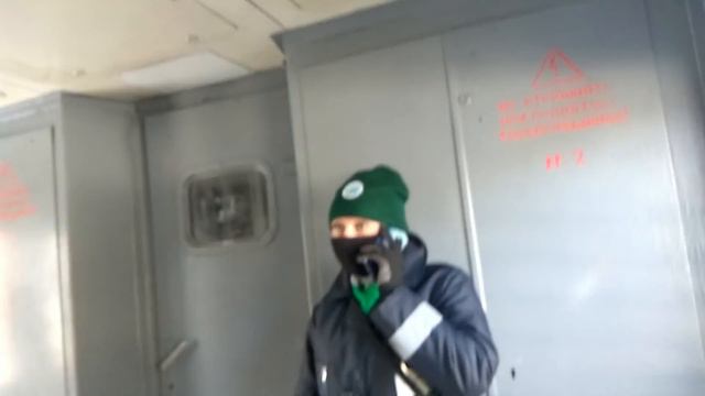 Контролёры пристали к девушке, но она их чётко отшила. Симуляция вызова полиции смотреть онлайн