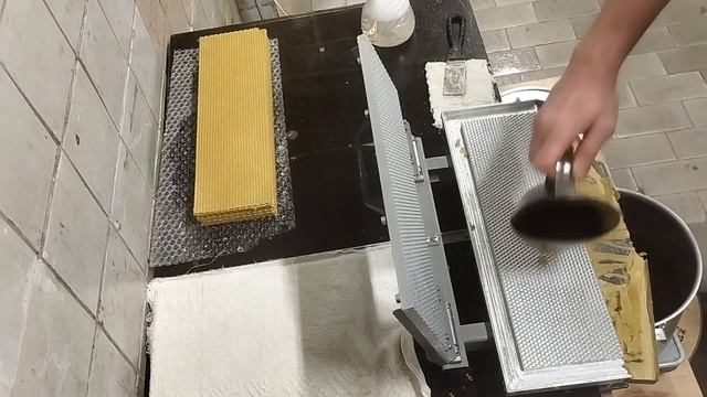 Матрица для изготовления литой вощины