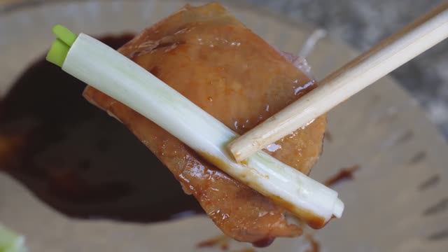 Вкуснейшая утка с хрустящей корочкой! смотреть онлайн